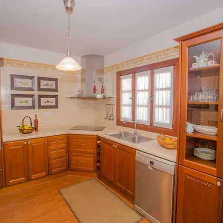 Sleeps 6 Pool Wifi Villa