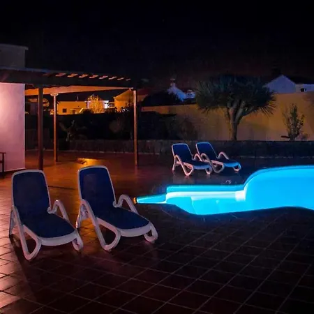 Sleeps 6 Pool Wifi Villa