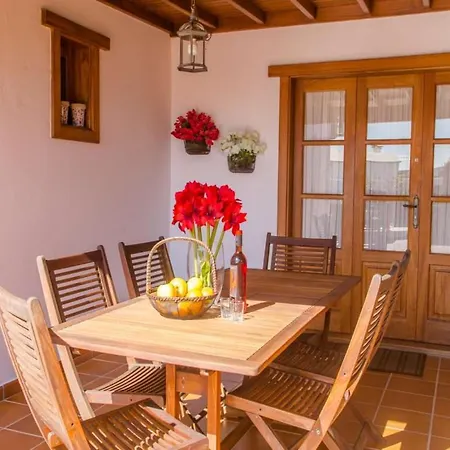 Sleeps 6 Pool Wifi Villa Mozaga