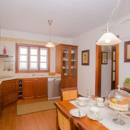 Sleeps 6 Pool Wifi Villa *