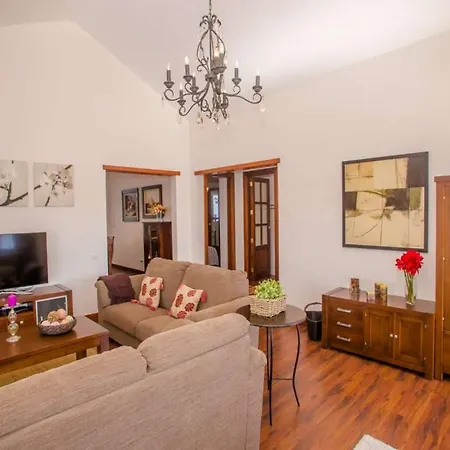 Sleeps 6 Pool Wifi Villa Mozaga