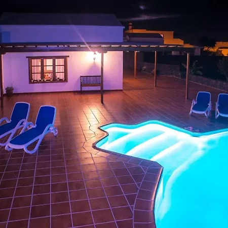 Sleeps 6 Pool Wifi Villa Mozaga